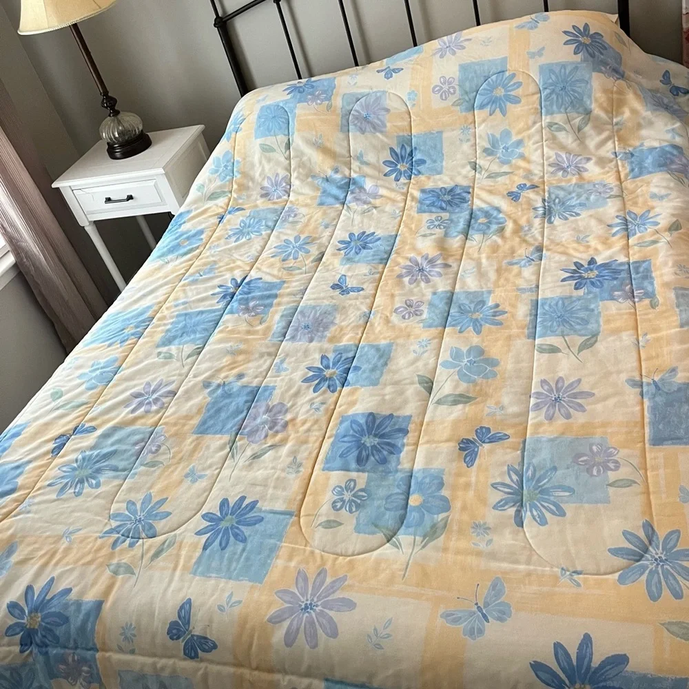 Floral Comforter Cream Blue Yellow Polyfill Queen or Double Size 84”W x 88”L
